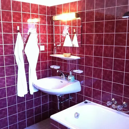 Josefinenhof בית הארחה